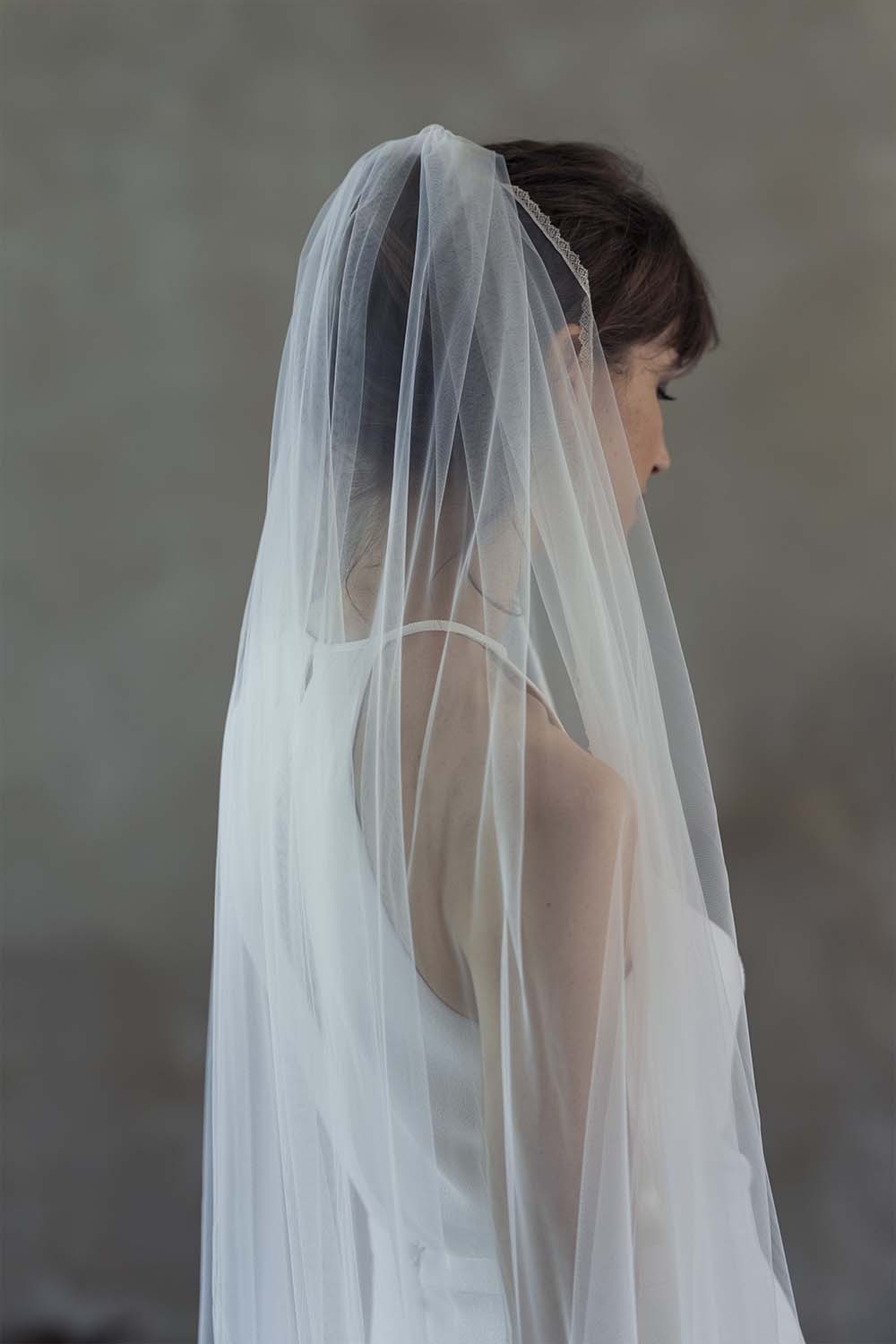 VOILE LONG BORDE DE DENTELLE SANS RETOUR