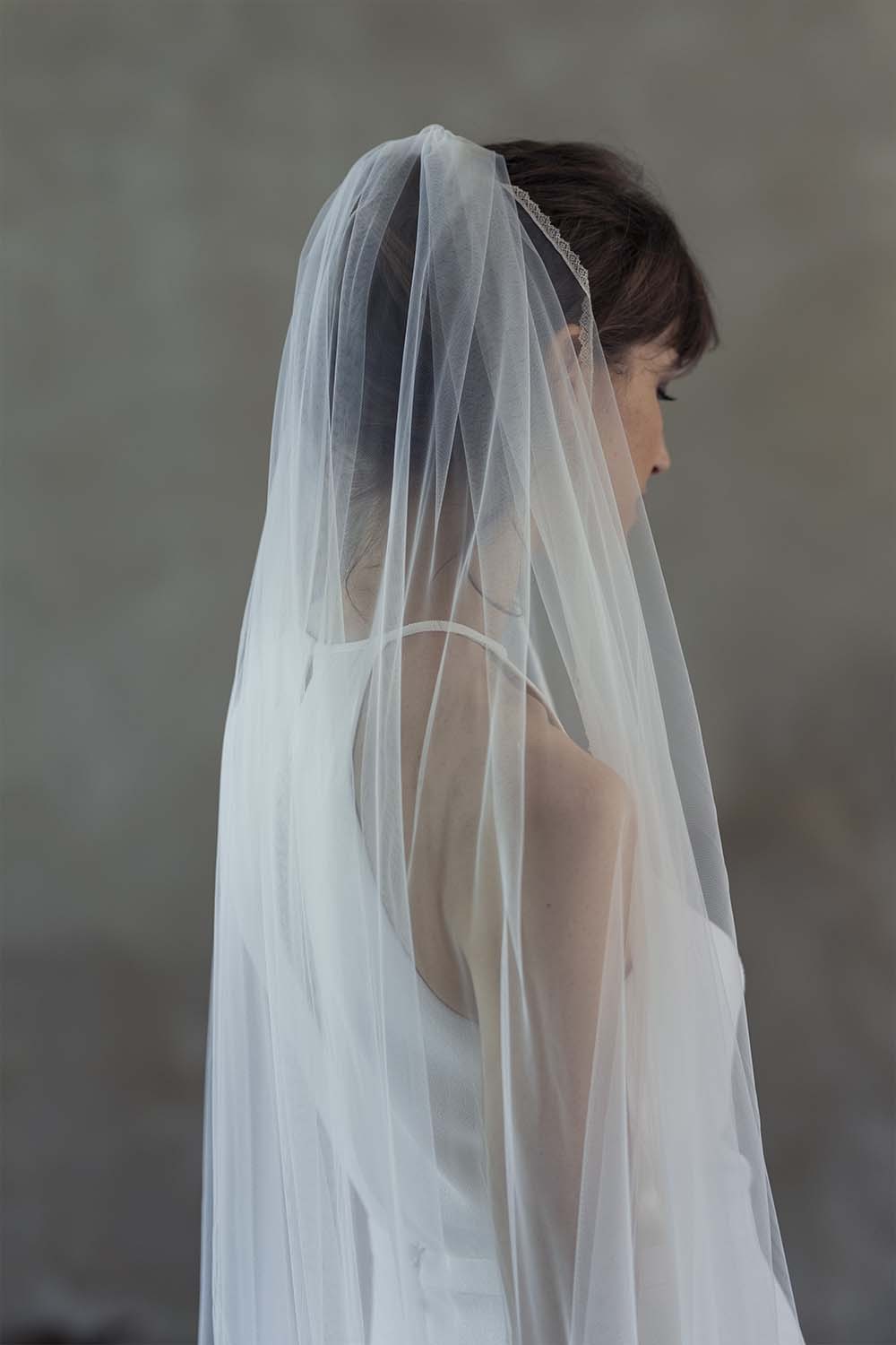 LONG VEIL WITH LACE TRIM AND NO RETURN