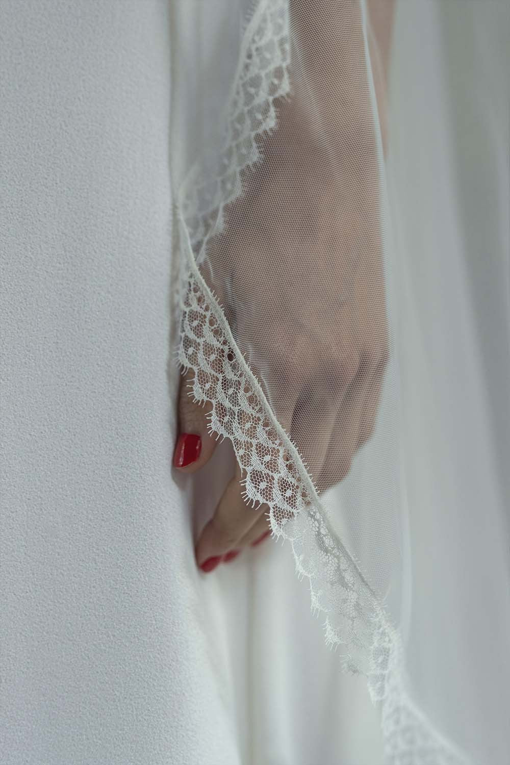 VOILE LONG BORDE DE DENTELLE SANS RETOUR