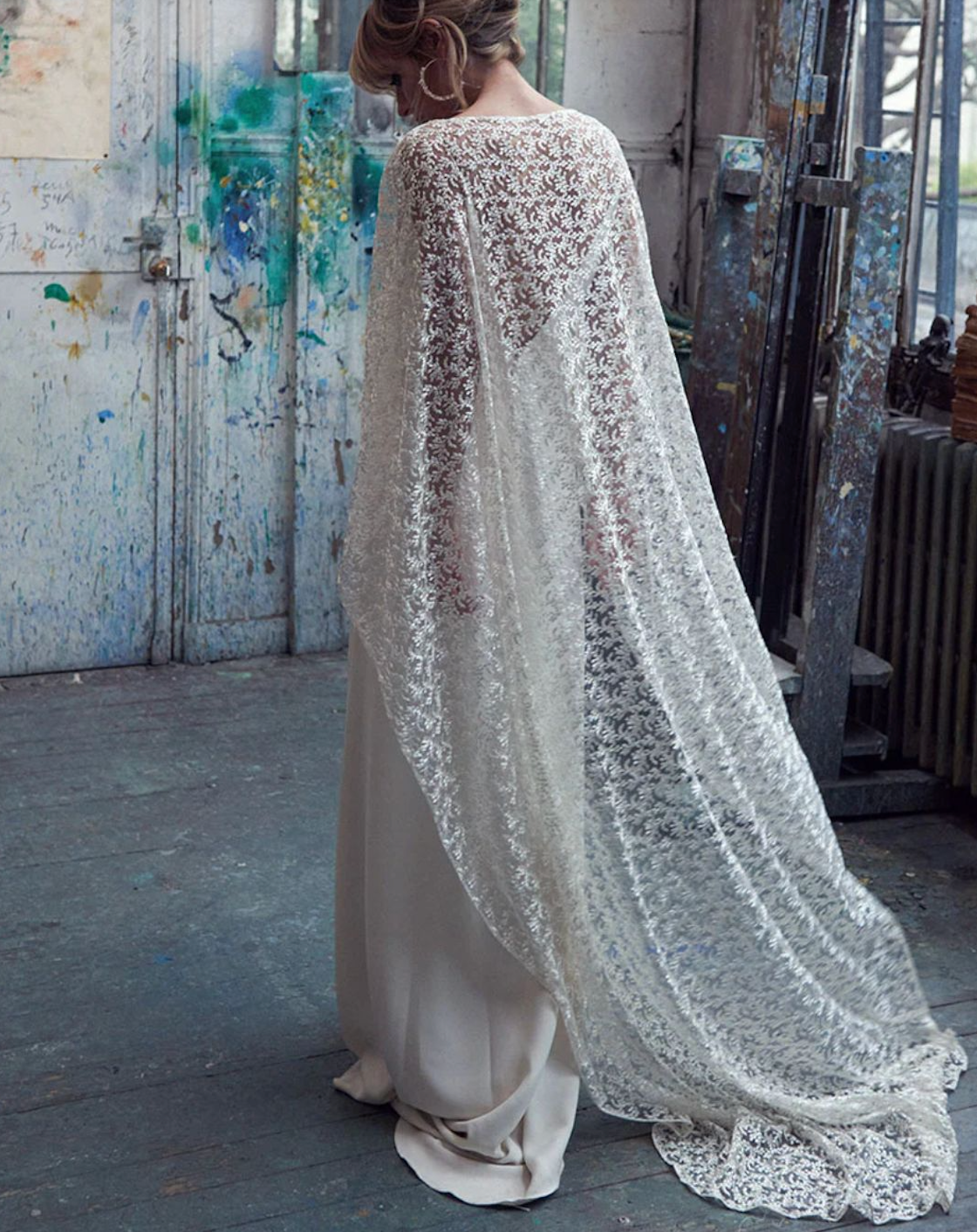 LONG VEIL WITH LACE TRIM AND NO RETURN