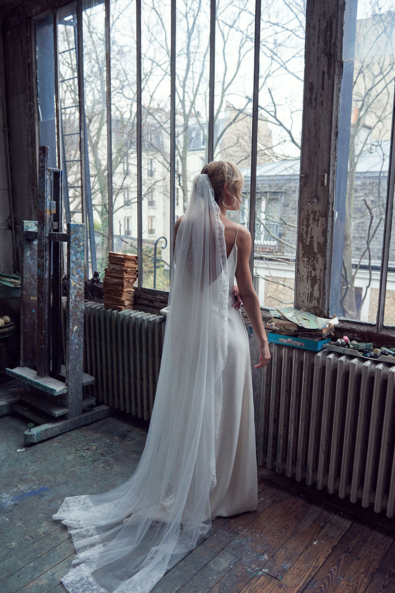 VOILE LONG BORDE DE DENTELLE SANS RETOUR