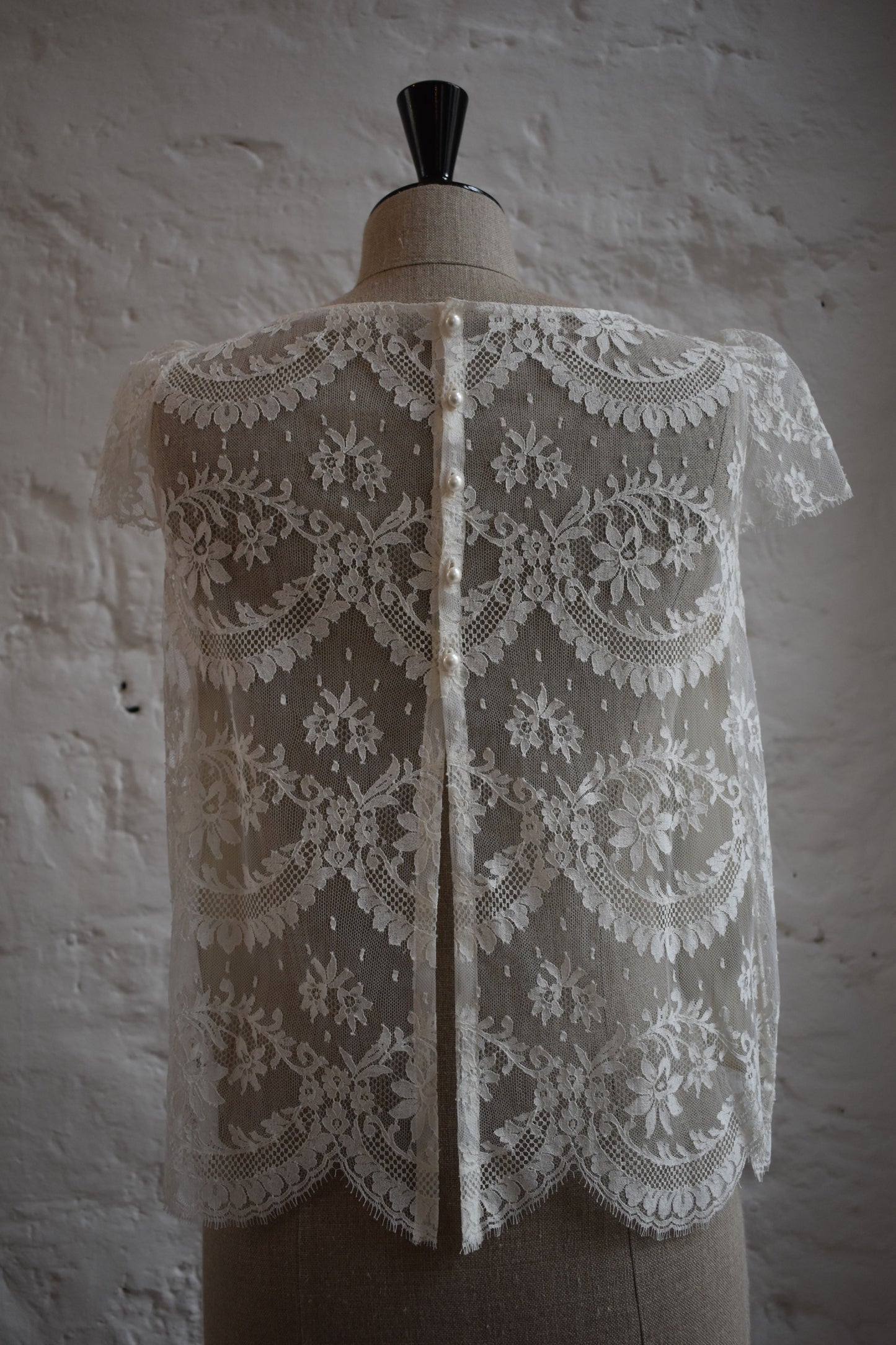 LYNCH top