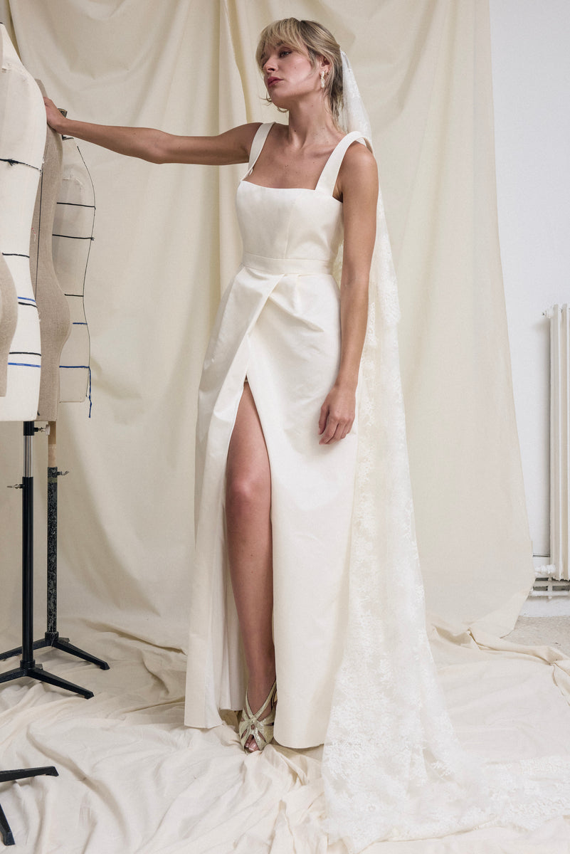 ROBE TAYLOR