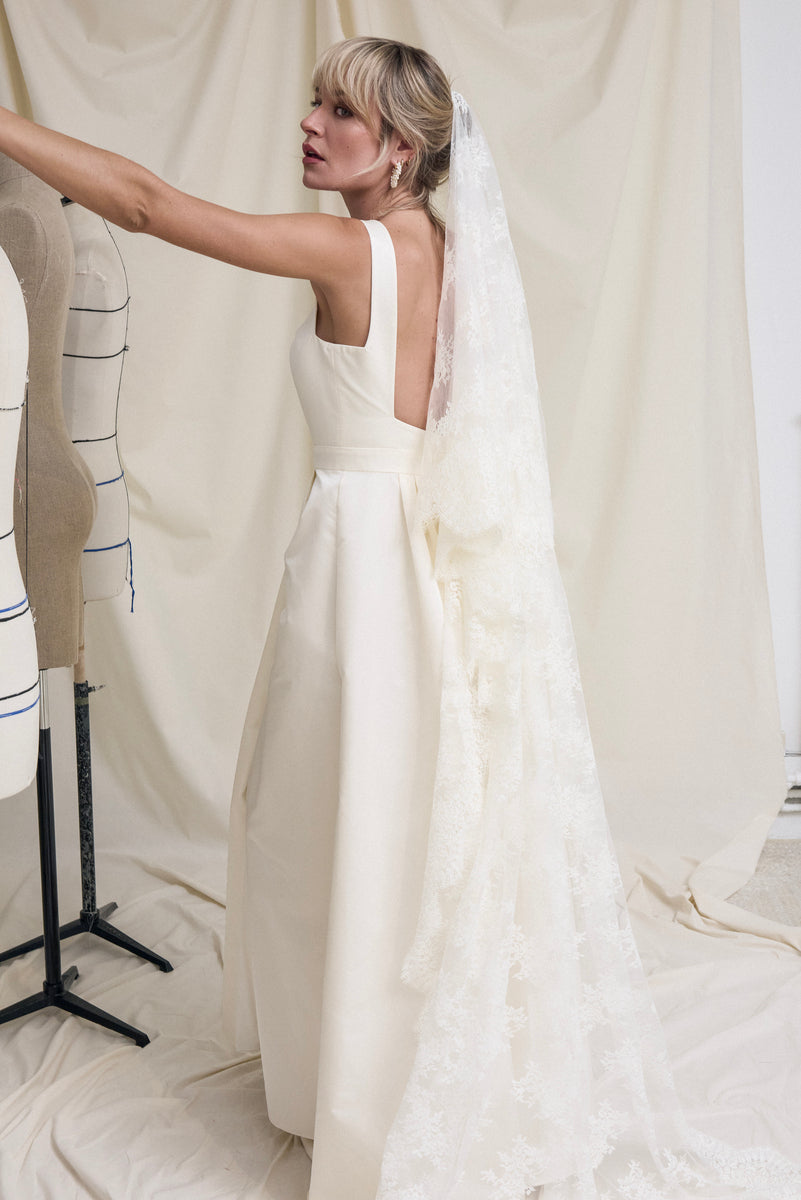 ROBE TAYLOR
