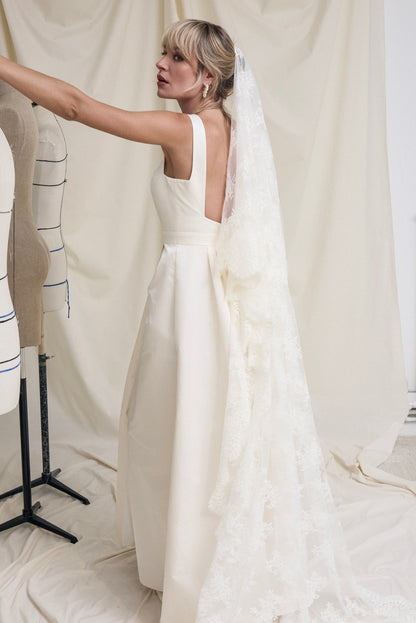 ROBE TAYLOR