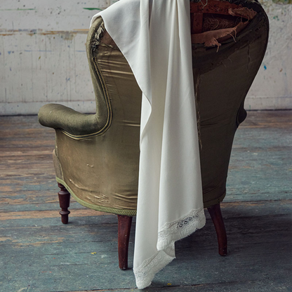 LONG VEIL WITH LACE TRIM AND RETURN