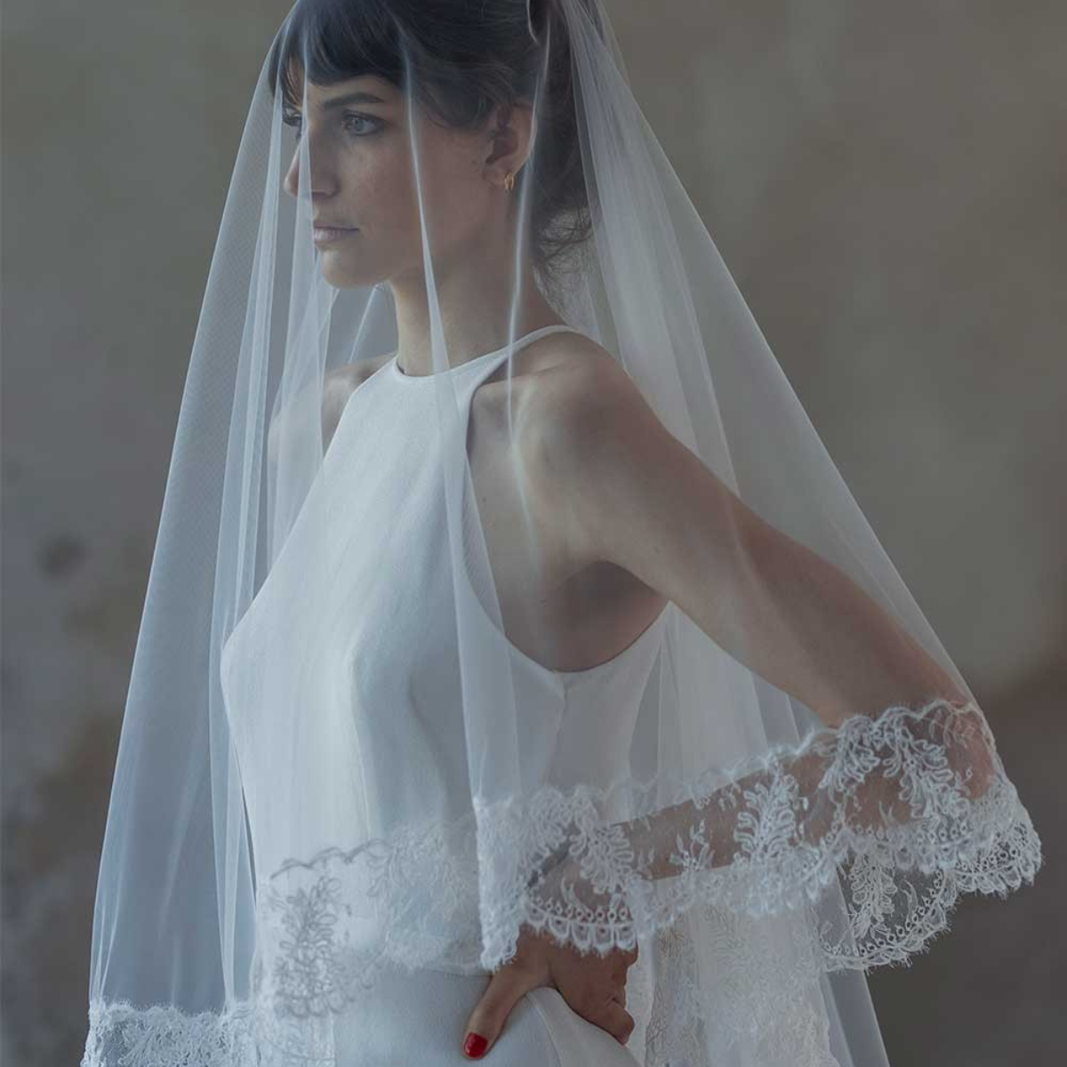 LONG VEIL WITH LACE TRIM AND RETURN