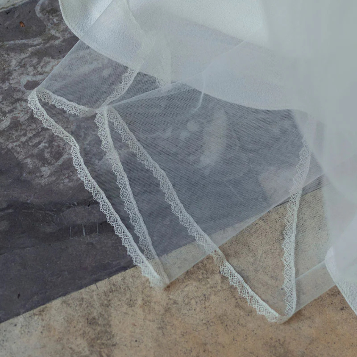 VOILE LONG BORDE DE DENTELLE SANS RETOUR