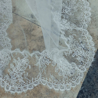 VOILE LONG BORDE DE DENTELLE SANS RETOUR