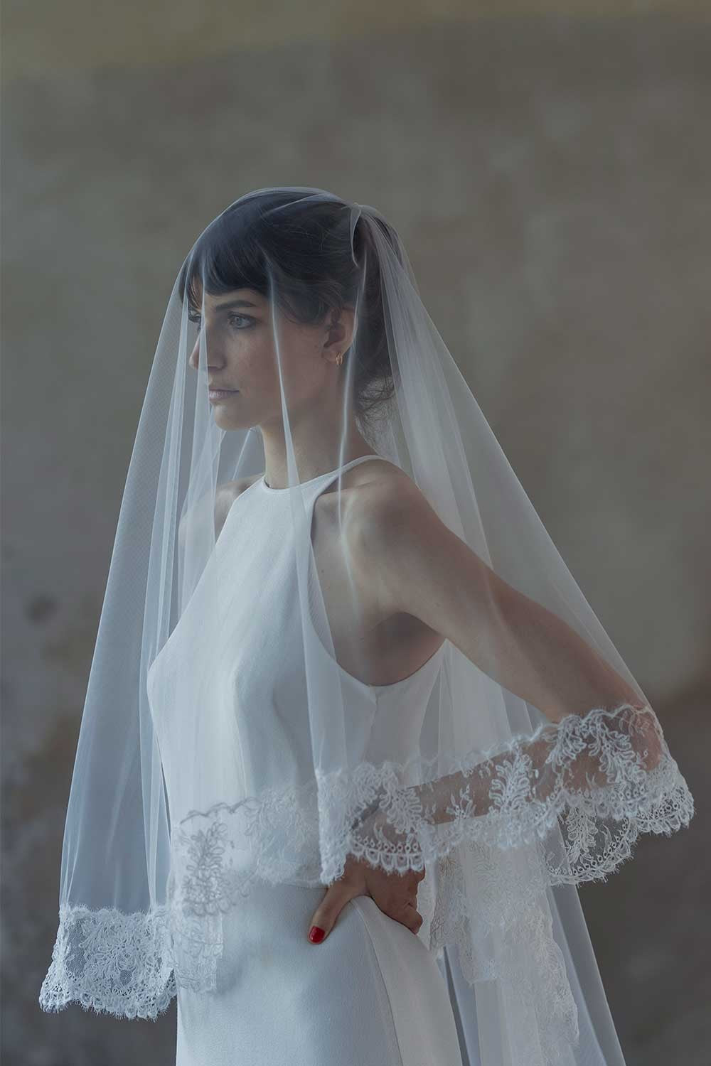 LONG VEIL WITH LACE TRIM AND RETURN