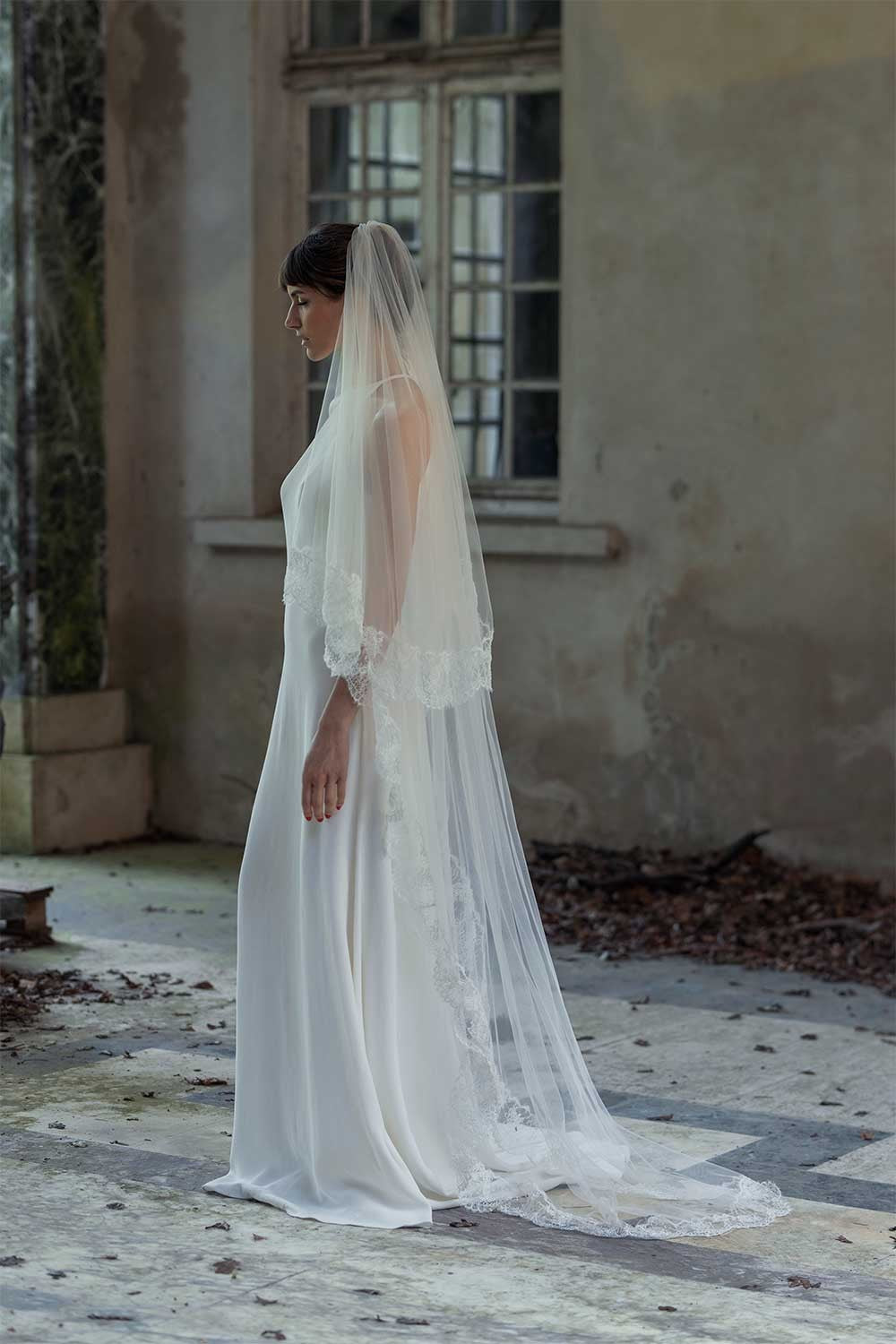 LONG VEIL WITH LACE TRIM AND RETURN