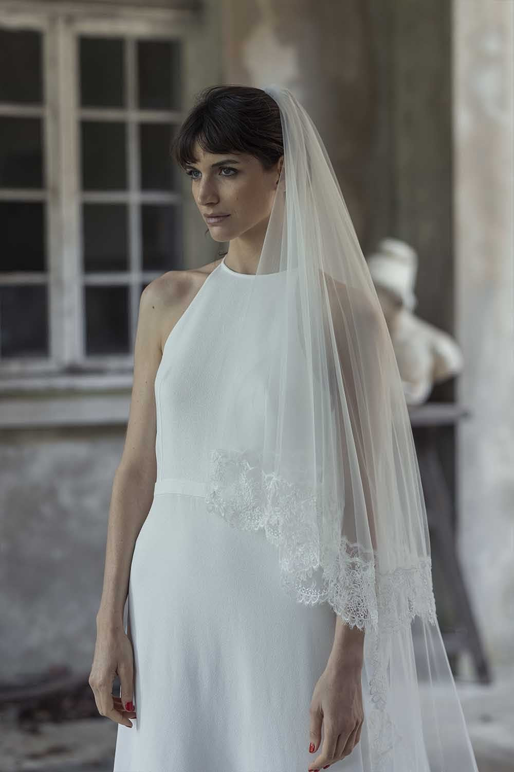 LONG VEIL WITH LACE TRIM AND RETURN