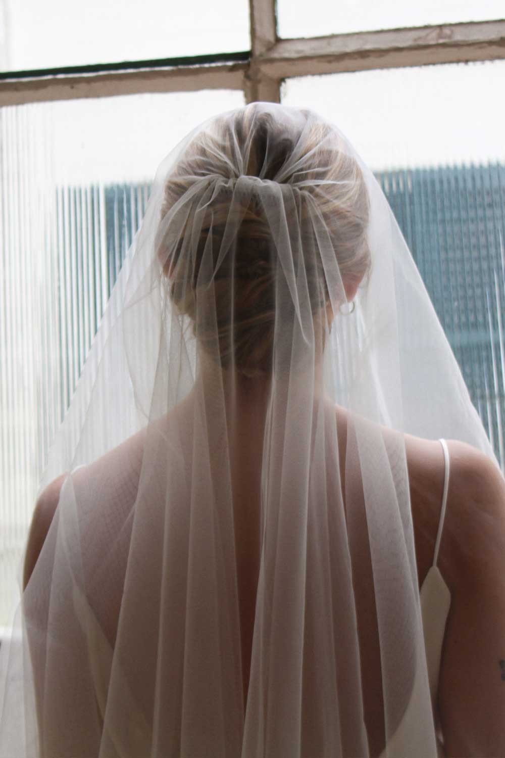Short veil with lace trim