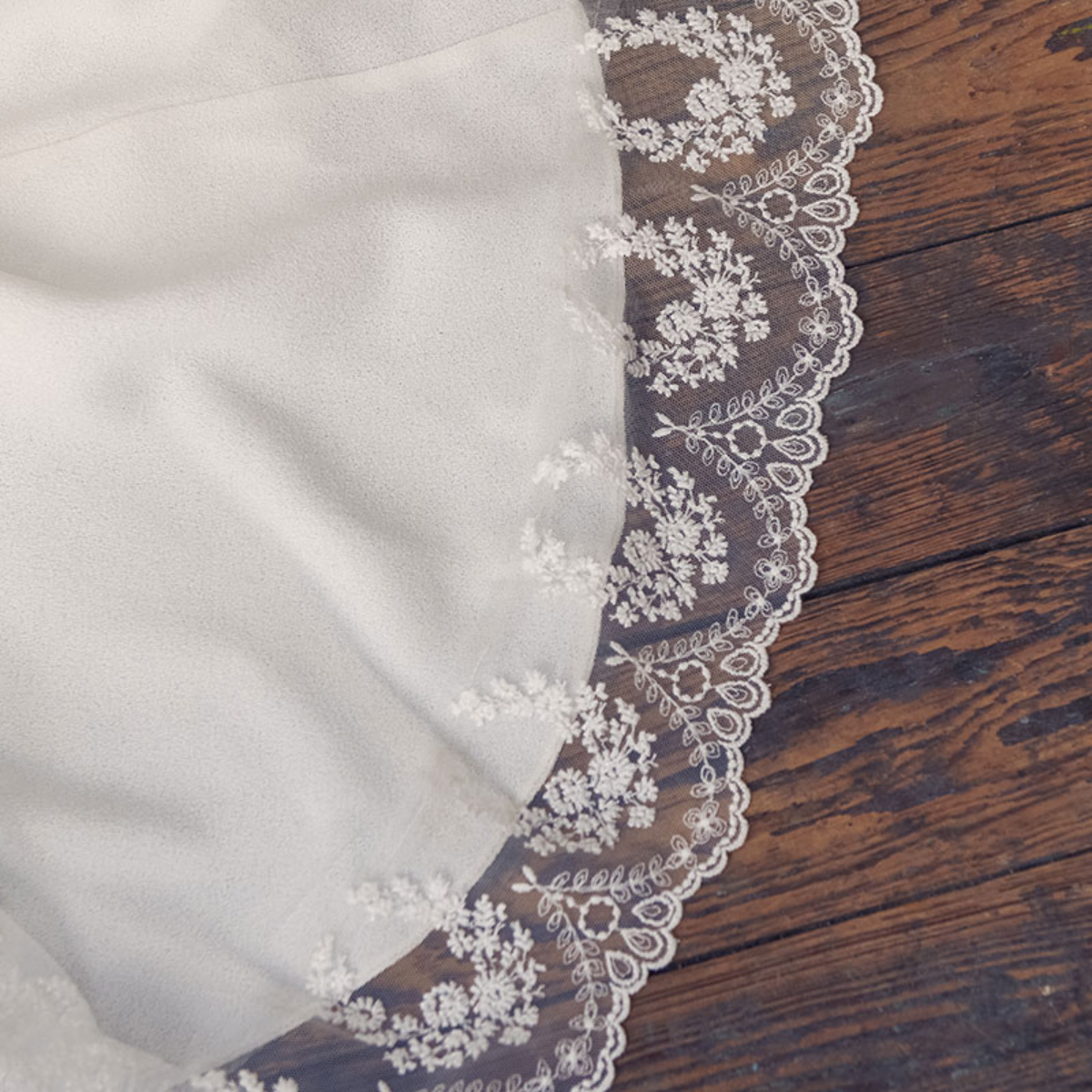 VOILE LONG BORDE DE DENTELLE SANS RETOUR