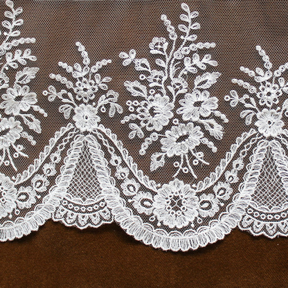 ÉTOLE EN SOIE BORDÉE DE DENTELLE