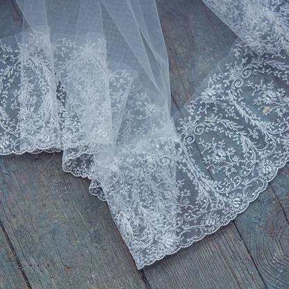 VOILE LONG BORDE DE DENTELLE SANS RETOUR