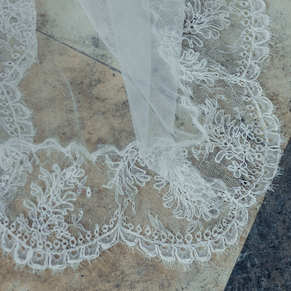 LONG VEIL WITH LACE TRIM AND RETURN