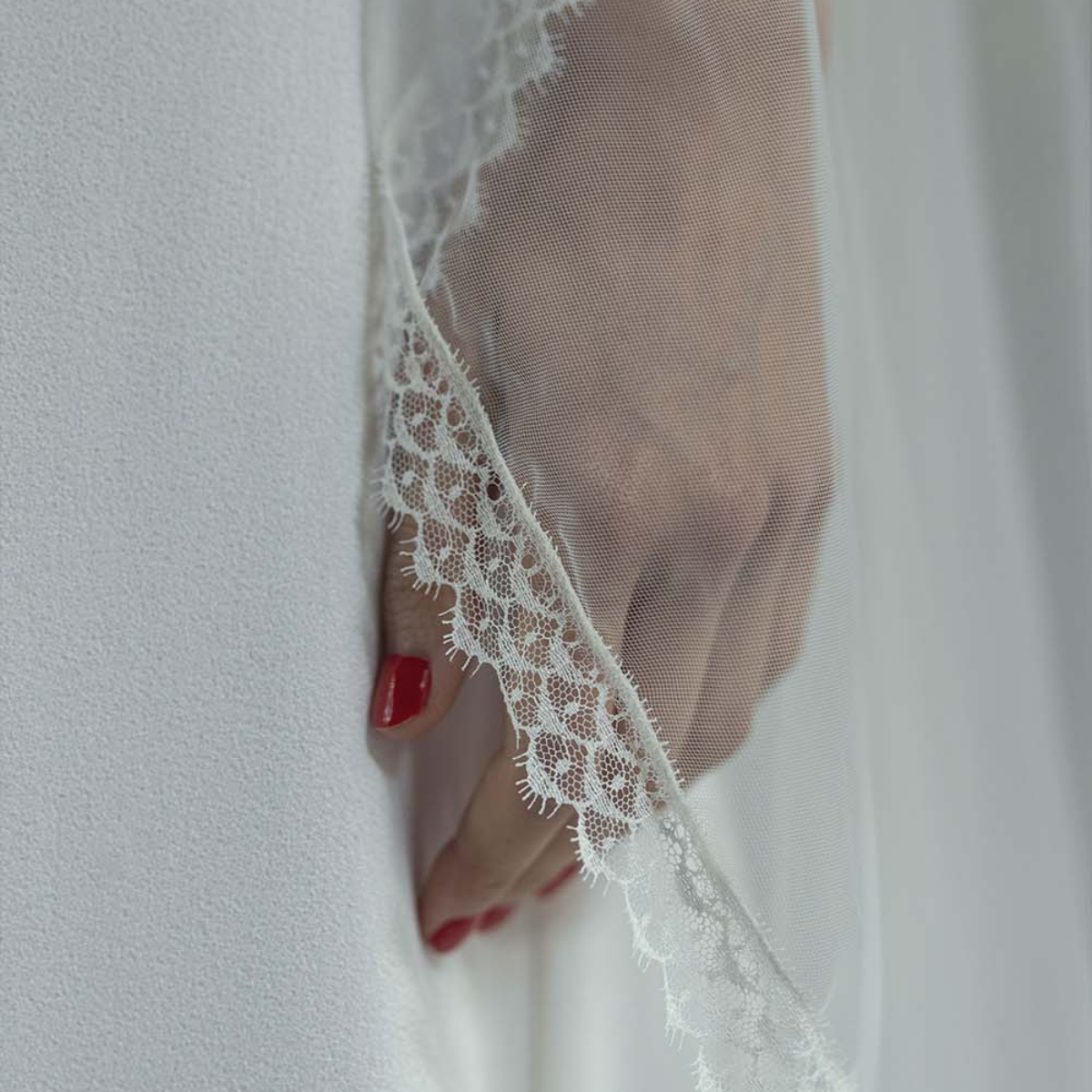 VOILE LONG BORDE DE DENTELLE SANS RETOUR